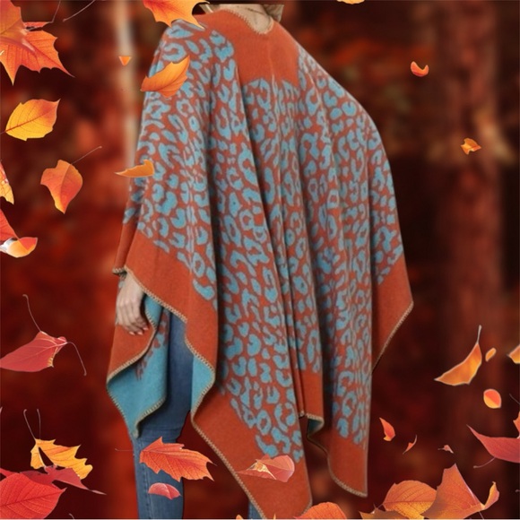 Wrap Poncho Beautiful Versatile. Wear on either side. 
Acrylic textile
#N013 - Picture 6 of 6